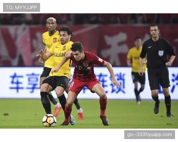 足球换人次数规则详解：国际比赛与联赛的执行标准及限制